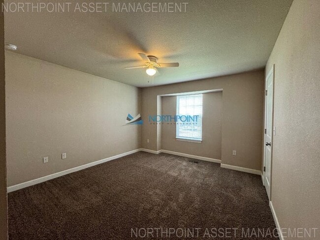 Building Photo - Move-In Ready KC Home | Open Layout, Large...