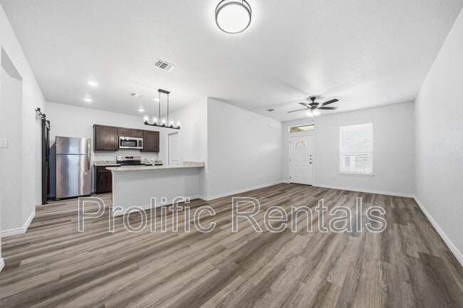 Building Photo - 117 Leon Ln