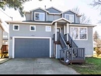 Building Photo - 10210 SE Reedway St