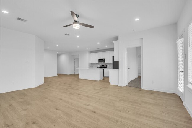 Building Photo - 30723 Skye Villa Ln