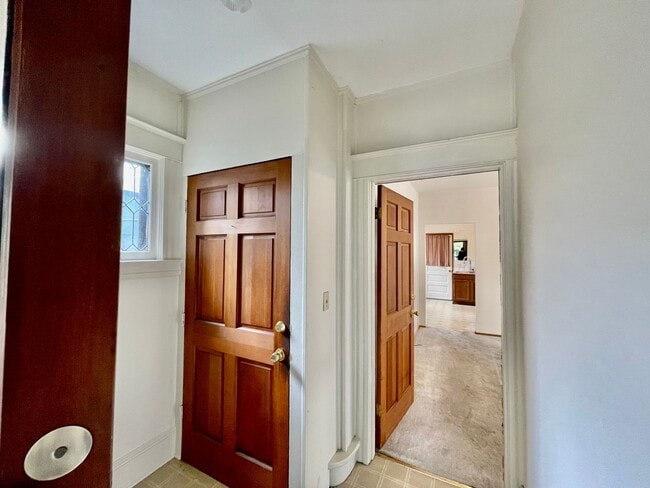 Building Photo - 2412 SE Belmont St