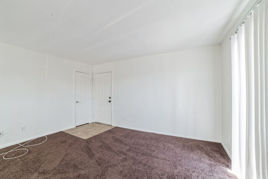 Building Photo - 7200 W Pirates Cove Rd