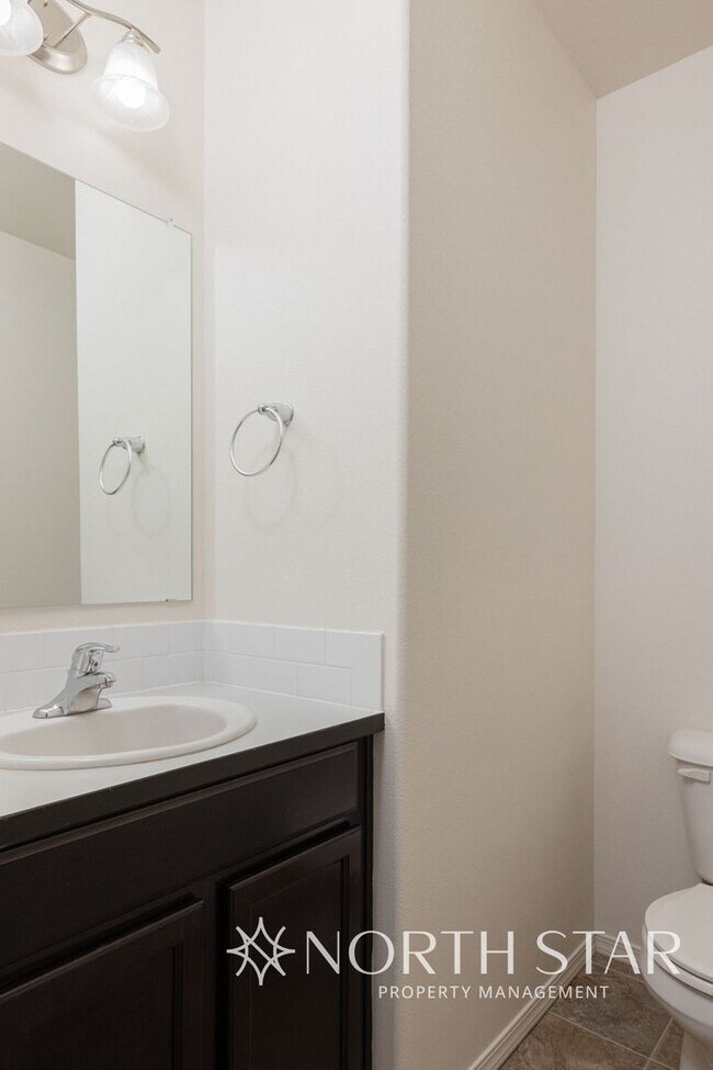 Building Photo - Recently Renovated 3 Bed, 2.5 Bath w/ Offi...