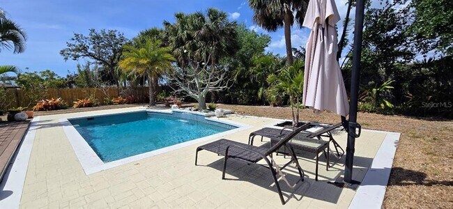 Building Photo - 2115 Alvarado Ln
