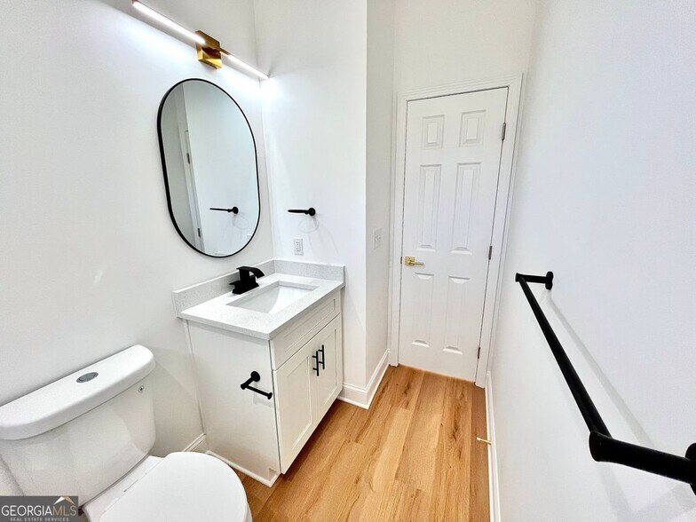 Building Photo - 204 Custer Cir