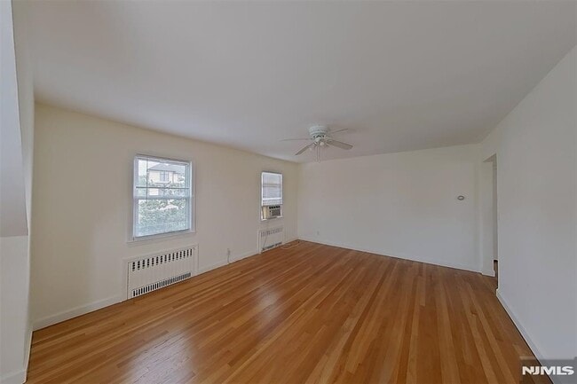 Building Photo - 440 Hillcrest Pl
