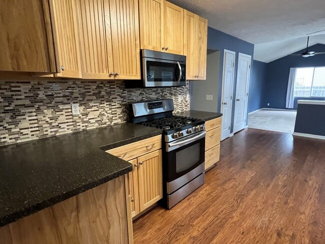 Building Photo - Home For Rent Bellevue.