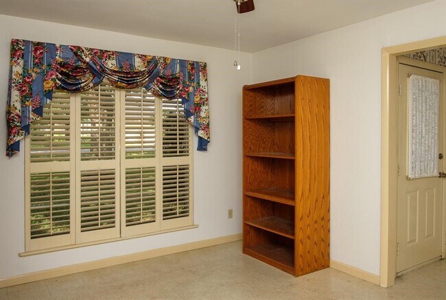 Building Photo - 9231 Kostelnik St