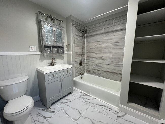 Building Photo - 380 Wilson Rd