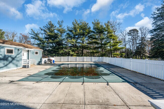 Building Photo - 4 Black Pine Ln