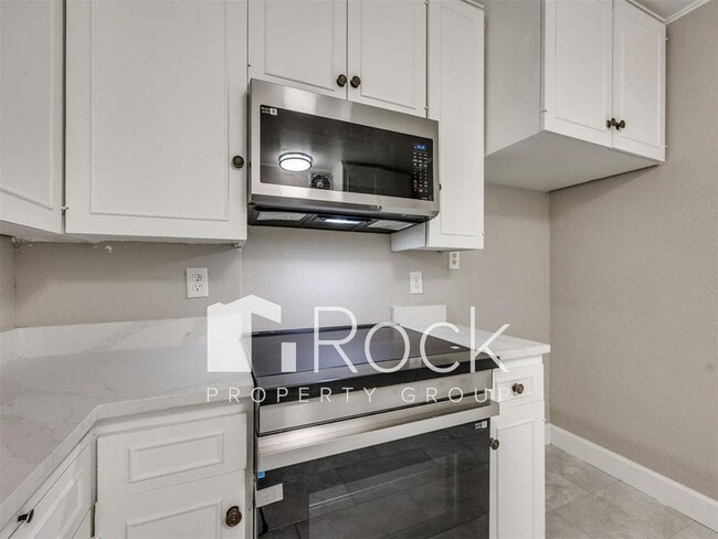 Building Photo - 3 Bedroom Home + 1 Bedroom Apartment near OCU and Uptown!