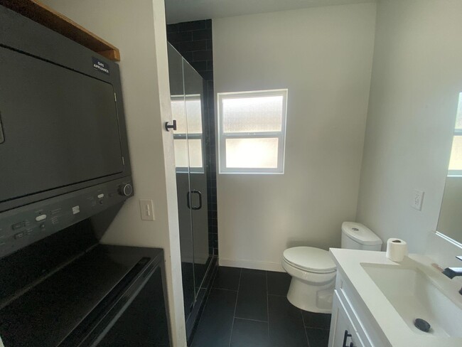 Building Photo - 2248 Elmgrove St
