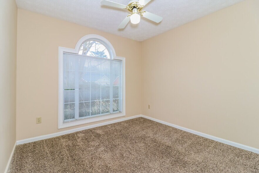 Building Photo - 641 Marble Arch Ave