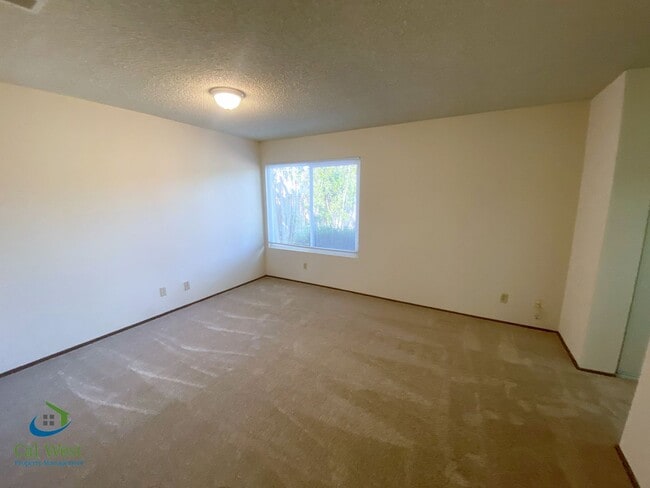 Building Photo - 421 Gwinn Ct