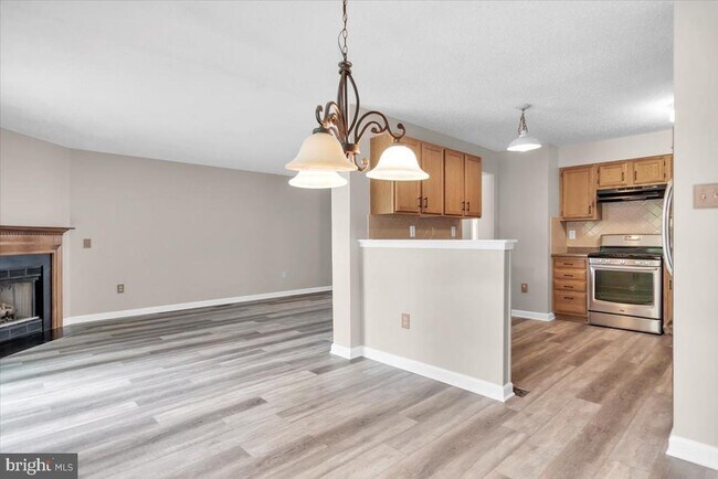 Building Photo - 518 Demoss Ct