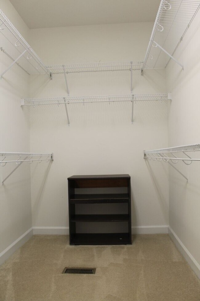 Building Photo - 205 Stillwater Creek Dr