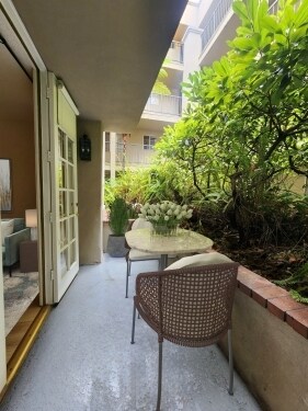 Interior Photo - 328 Cloverdale Ave