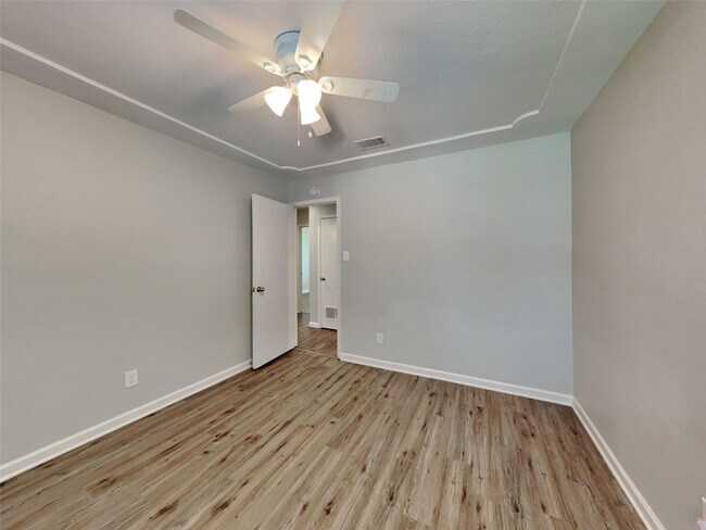 Building Photo - 3 BR/2BA | Renovated Single Family Home | 2-car garage | Fenced backyard