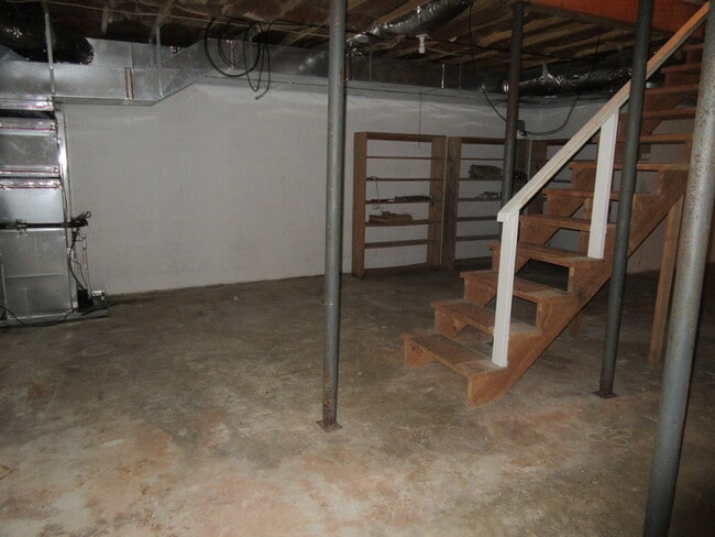 Building Photo - $1,780 - 3 Bedroom 1.5 Bathroom Unfurnishe...