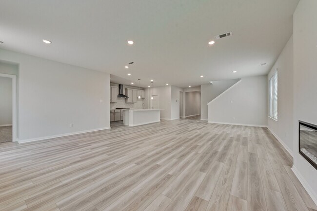 Building Photo - 3404 Riverlawn Dr