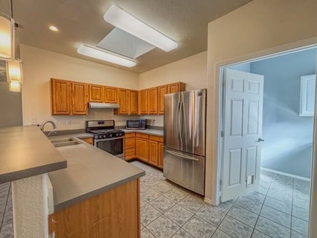 Building Photo - *MOVE IN SPECIAL* $350 OFF FIRST MONTH RENT! Spacious 4 Bedroom Home with Fireplace