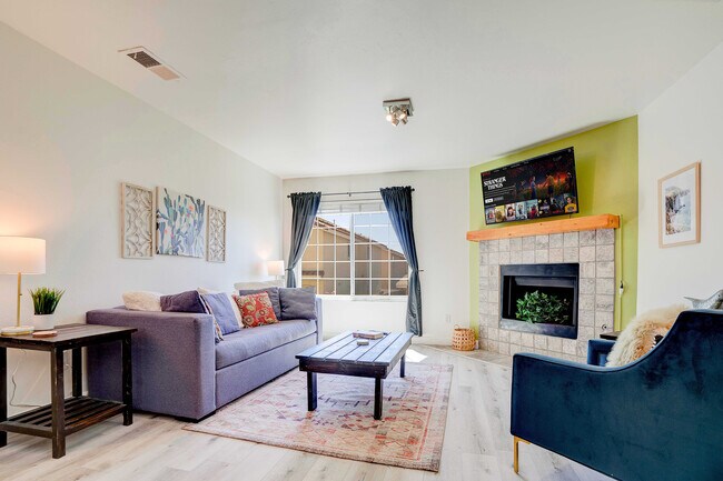 Building Photo - 832 13th St