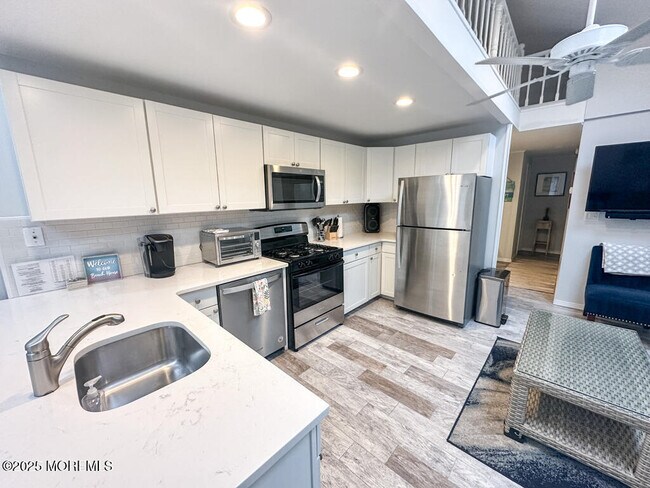 Building Photo - 170 1st Ave