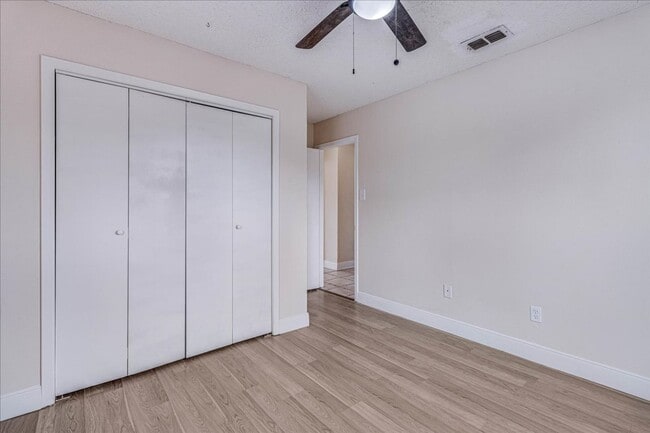 Building Photo - 985 Crossbill St