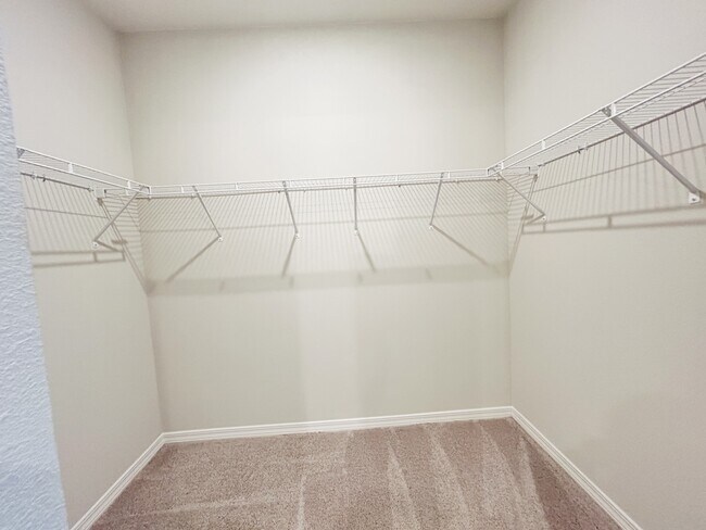 Building Photo - 6230 Forest Pines Dr