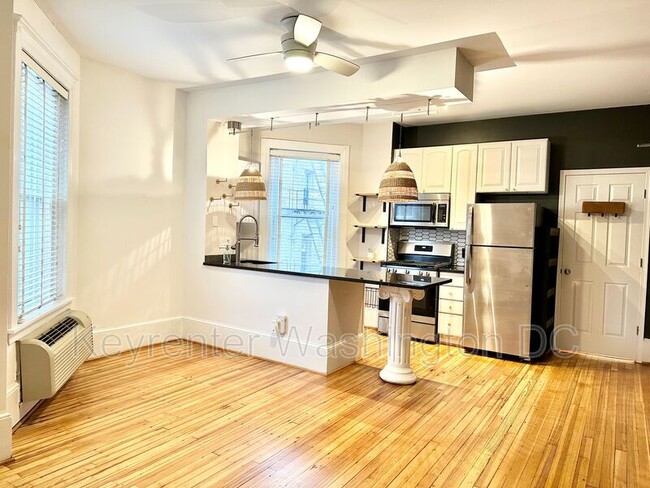 Building Photo - 3155 Mt Pleasant St NW