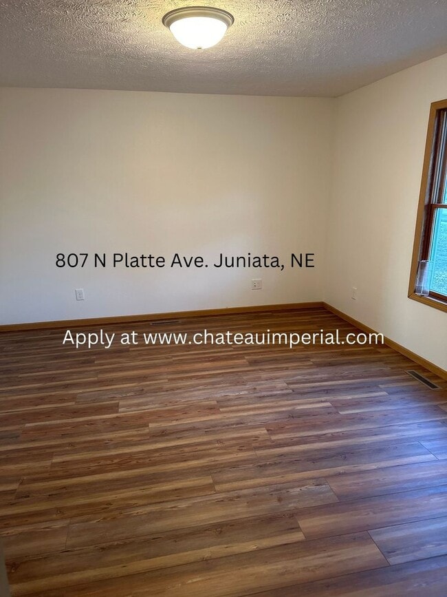 Building Photo - 2 bedroom house