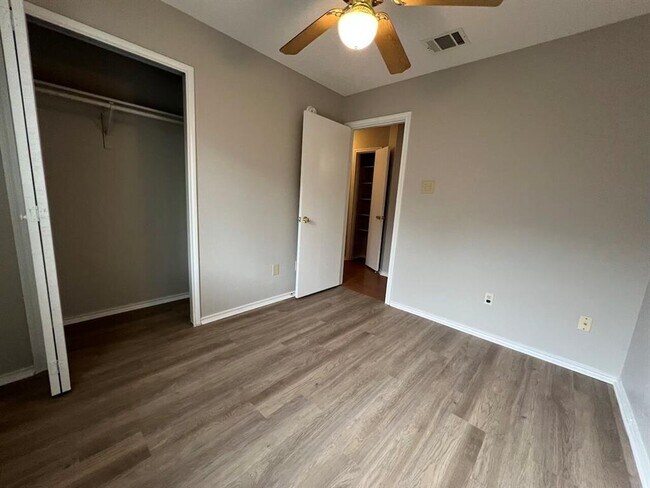 Building Photo - 7209 Aldea Dr