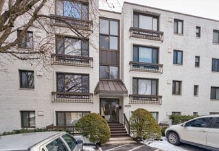 Building Photo - Professionally Managed, 2 Bedroom Corner Unit // Glover Park // Parking Included