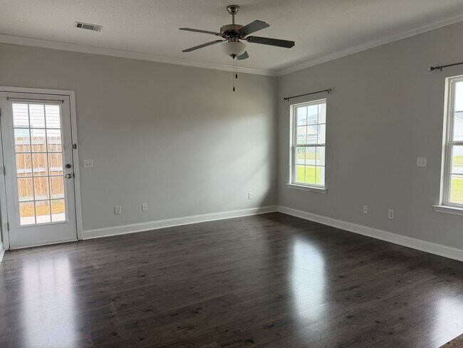 Building Photo - 710 Burke Dr