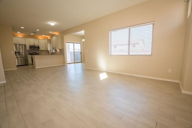 Building Photo - Stunning 2-Story Home in the Holiday Community!