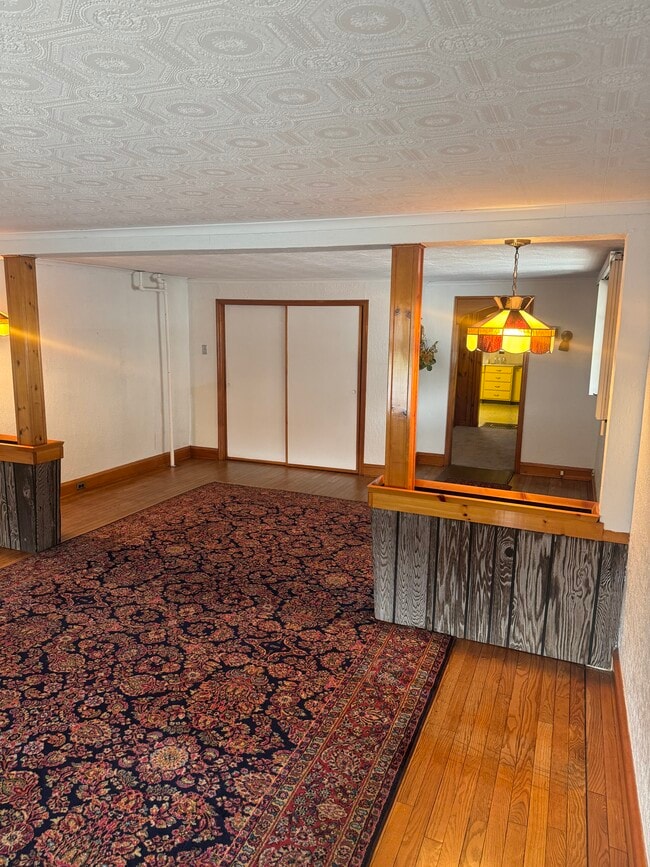 Building Photo - 257 Main St