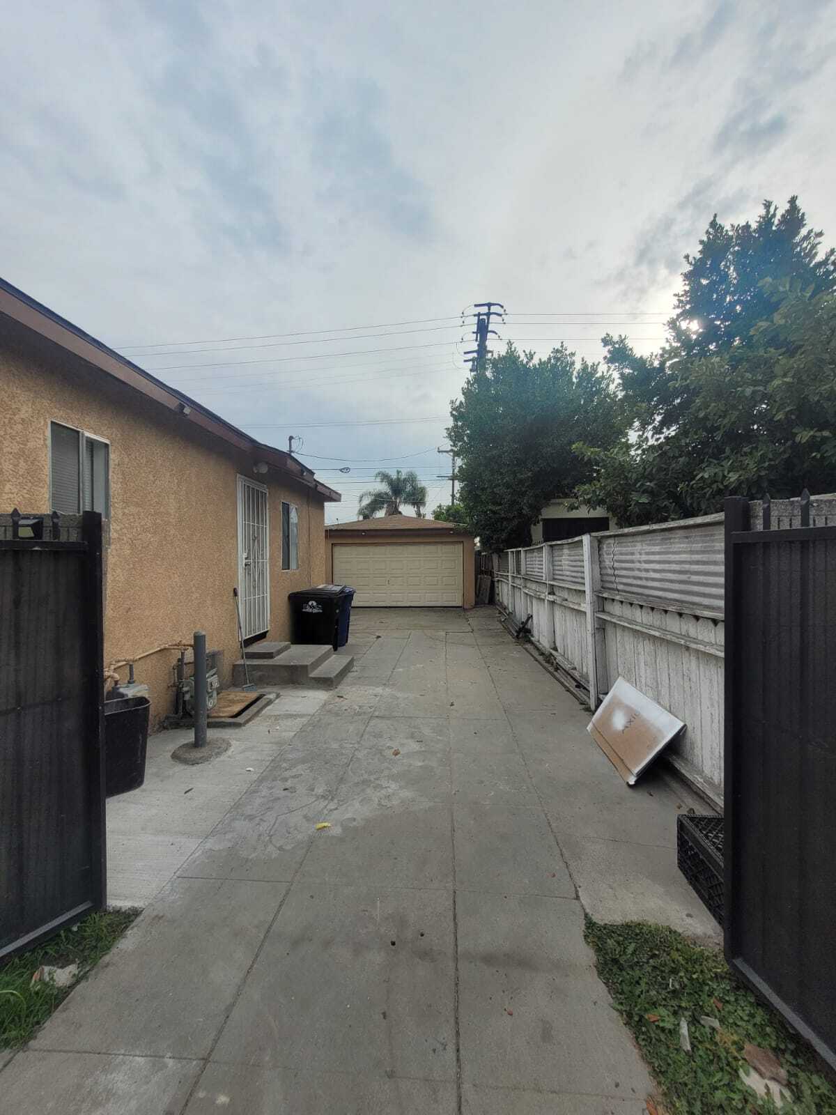 Building Photo - 4620 Tweedy Blvd