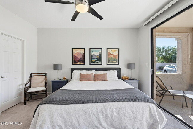 Building Photo - 9708 E Vía Linda