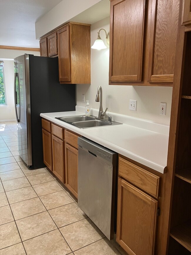 Building Photo - 8632 Golf Creek Dr