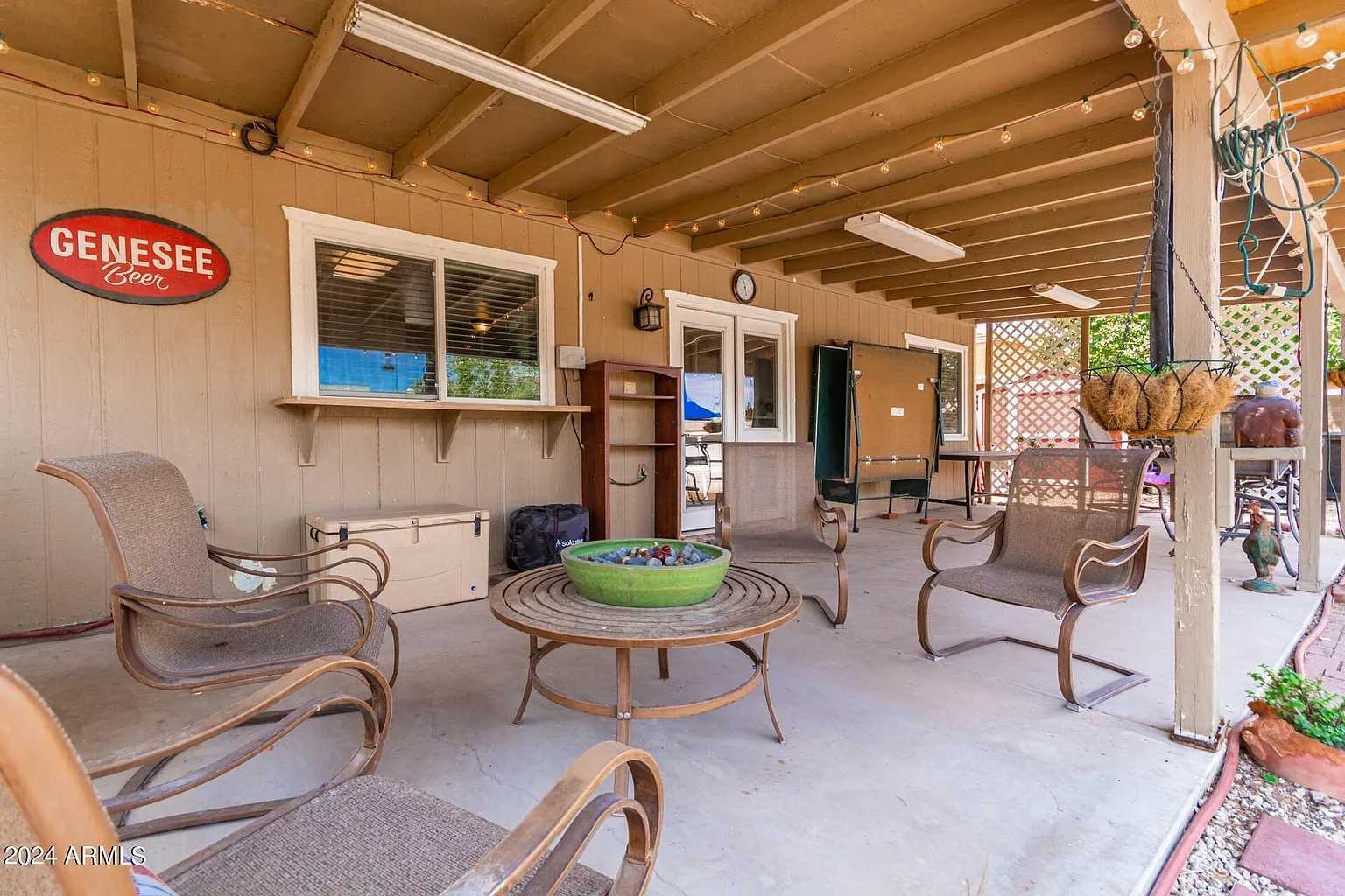 Building Photo - 716 E Hackamore St