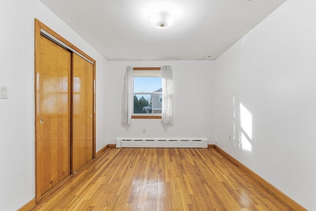 Building Photo - 7 Carol St