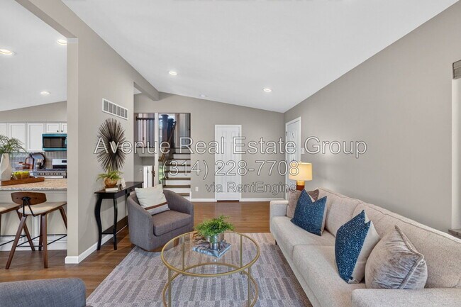 Building Photo - 6 The Knolls Ln