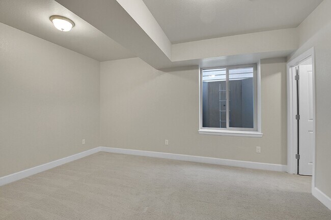 Building Photo - $2,895.00 - $500 OFF First Month's Rent - ...
