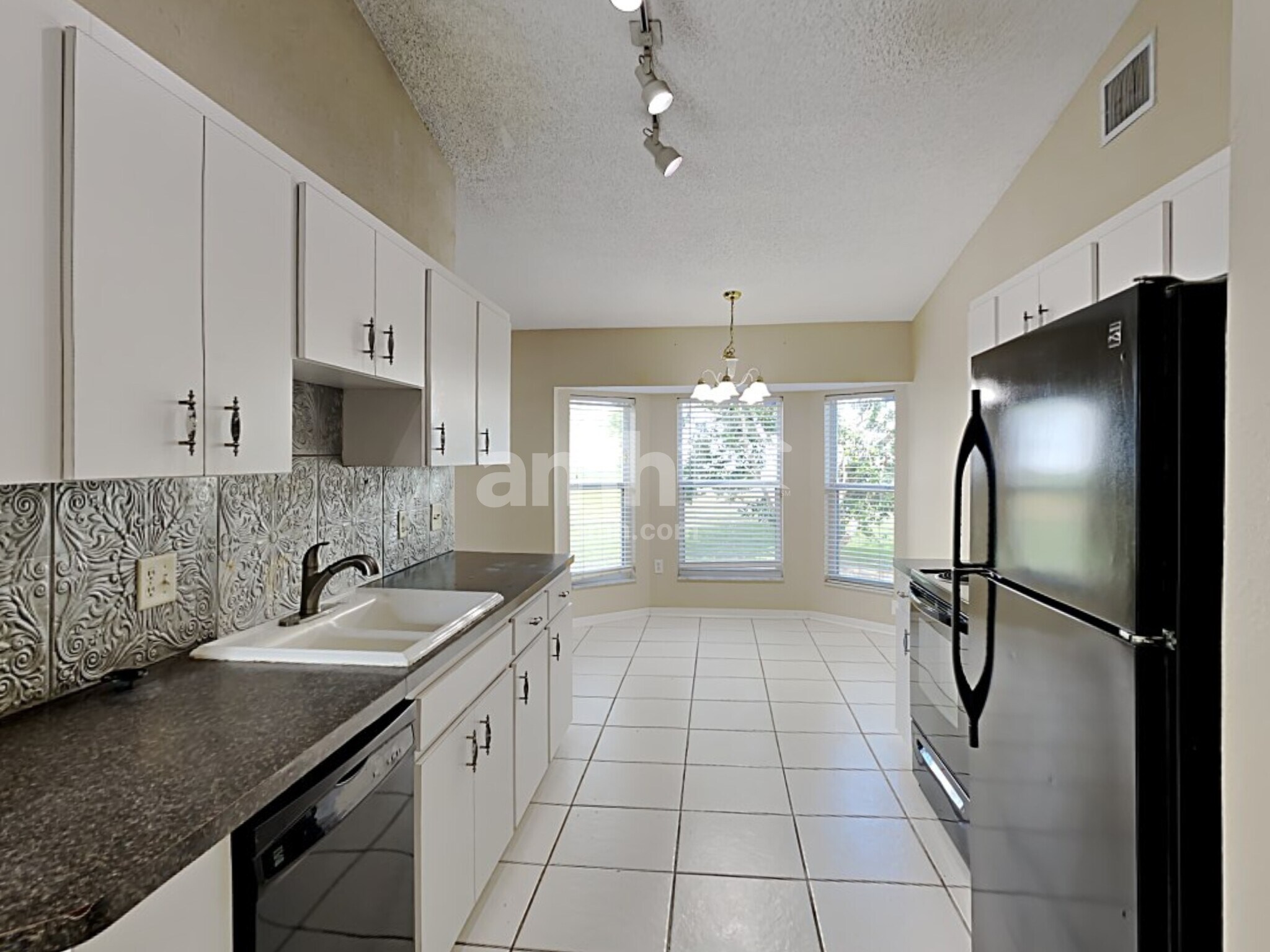 Building Photo - 2862 Hickory Ridge Dr