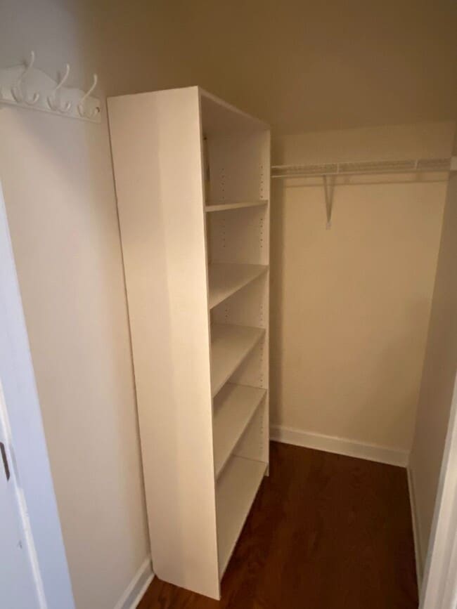 Building Photo - GORGEOUS 3 BR Townhome in the Heart of Bal...