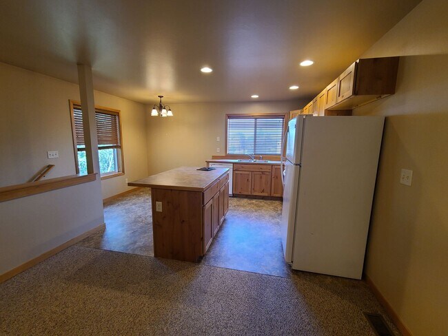 Building Photo - 3 Bedroom 2.5 Bathroom Townhome