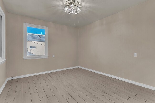 Building Photo - 16865 Bayview Dr