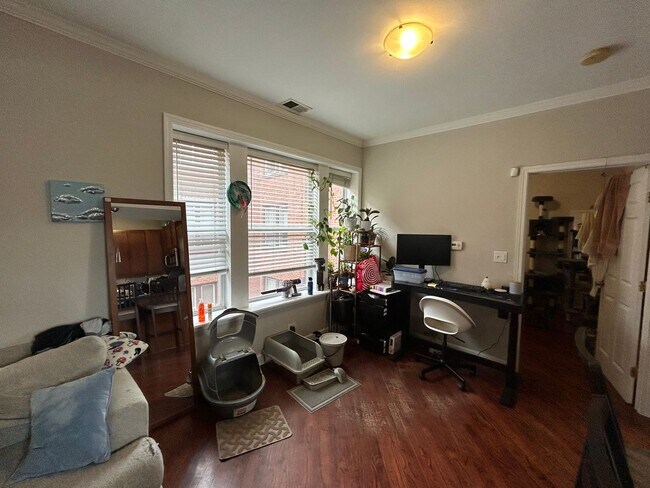 Building Photo - Beautiful 1 Bed / 1 Bath Apartment Available July 1st in Rogers Park!