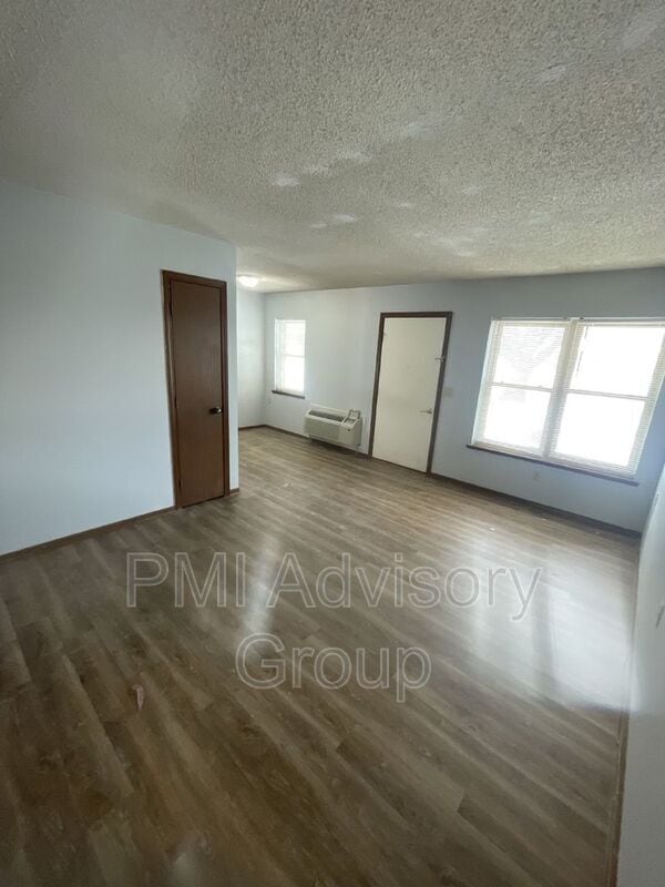Building Photo - 508 Prairie Ave