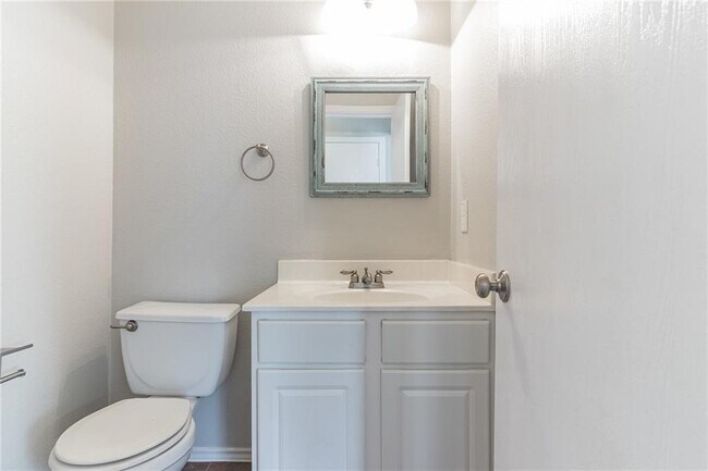 Building Photo - 1908 Candlelight Dr